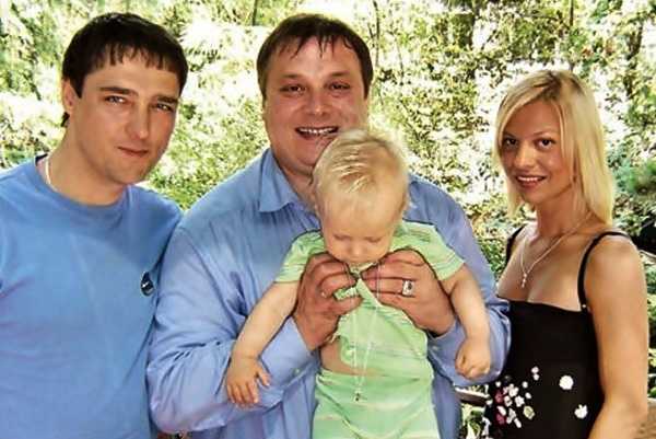 Денис лебедев семья жена дети фото